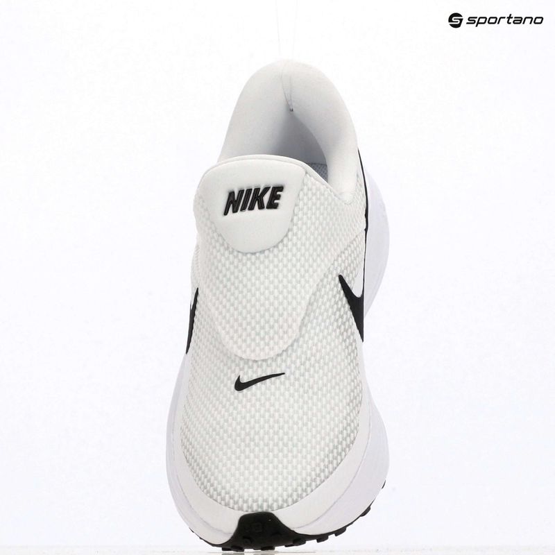 Кросівки для бігу жіночі Nike Revolution 8 EasyOn white/wolf grey/black 17
